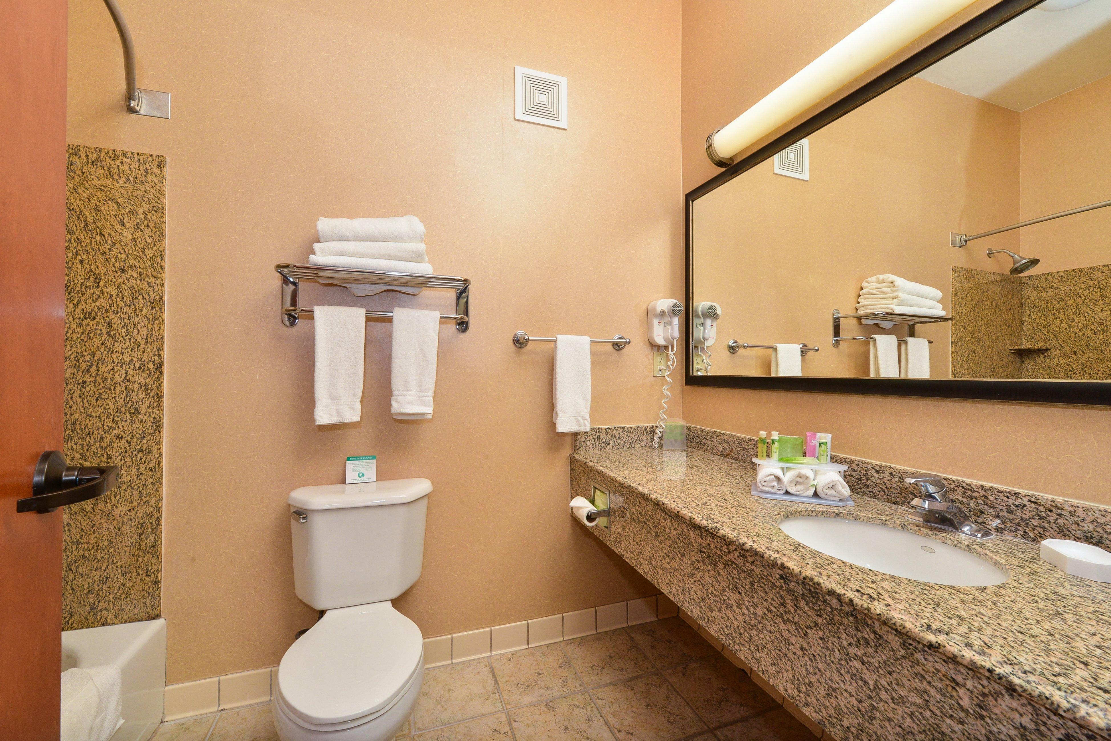 Holiday Inn Express Vancouver North By Ihg Exterior photo