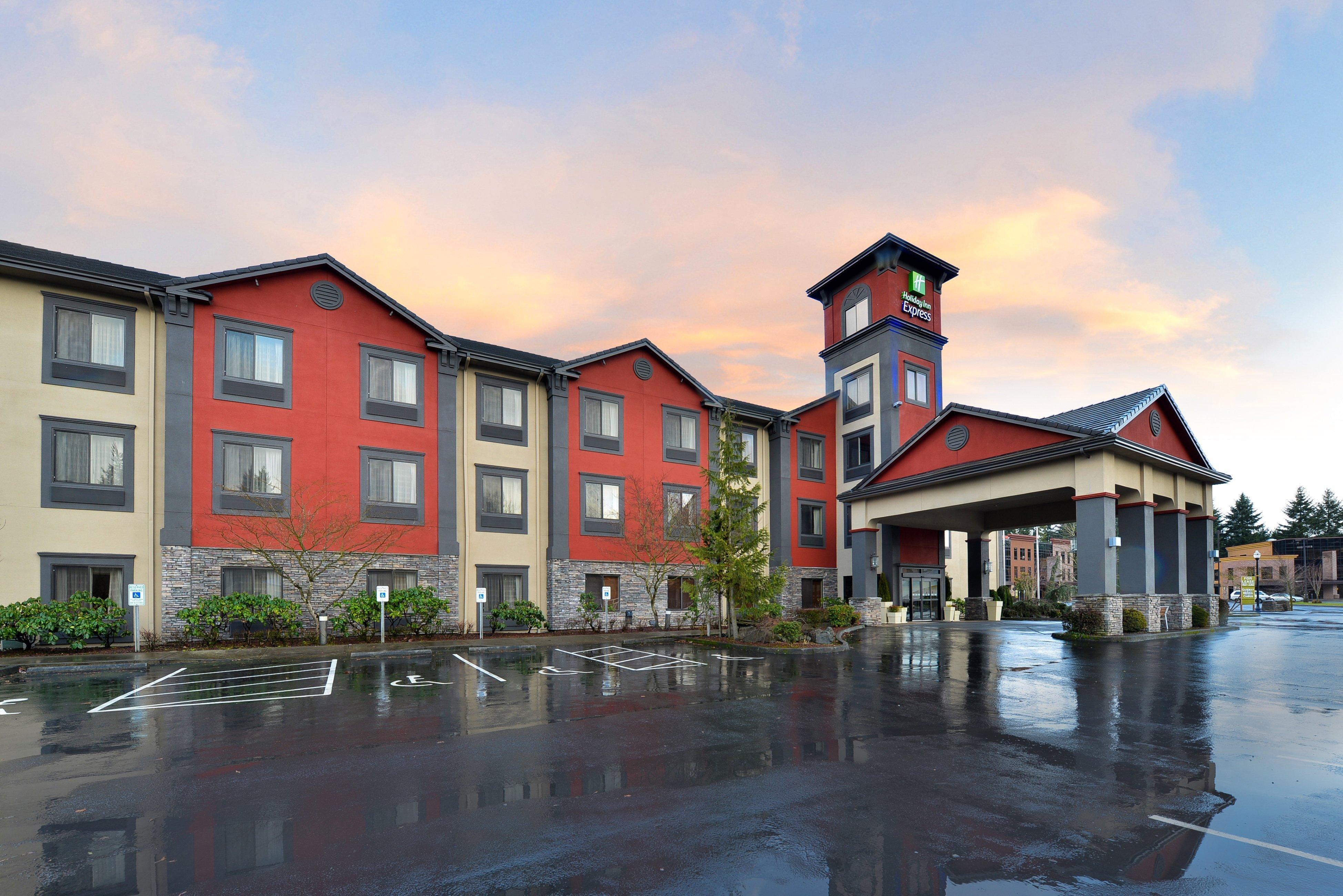 Holiday Inn Express Vancouver North By Ihg Exterior photo