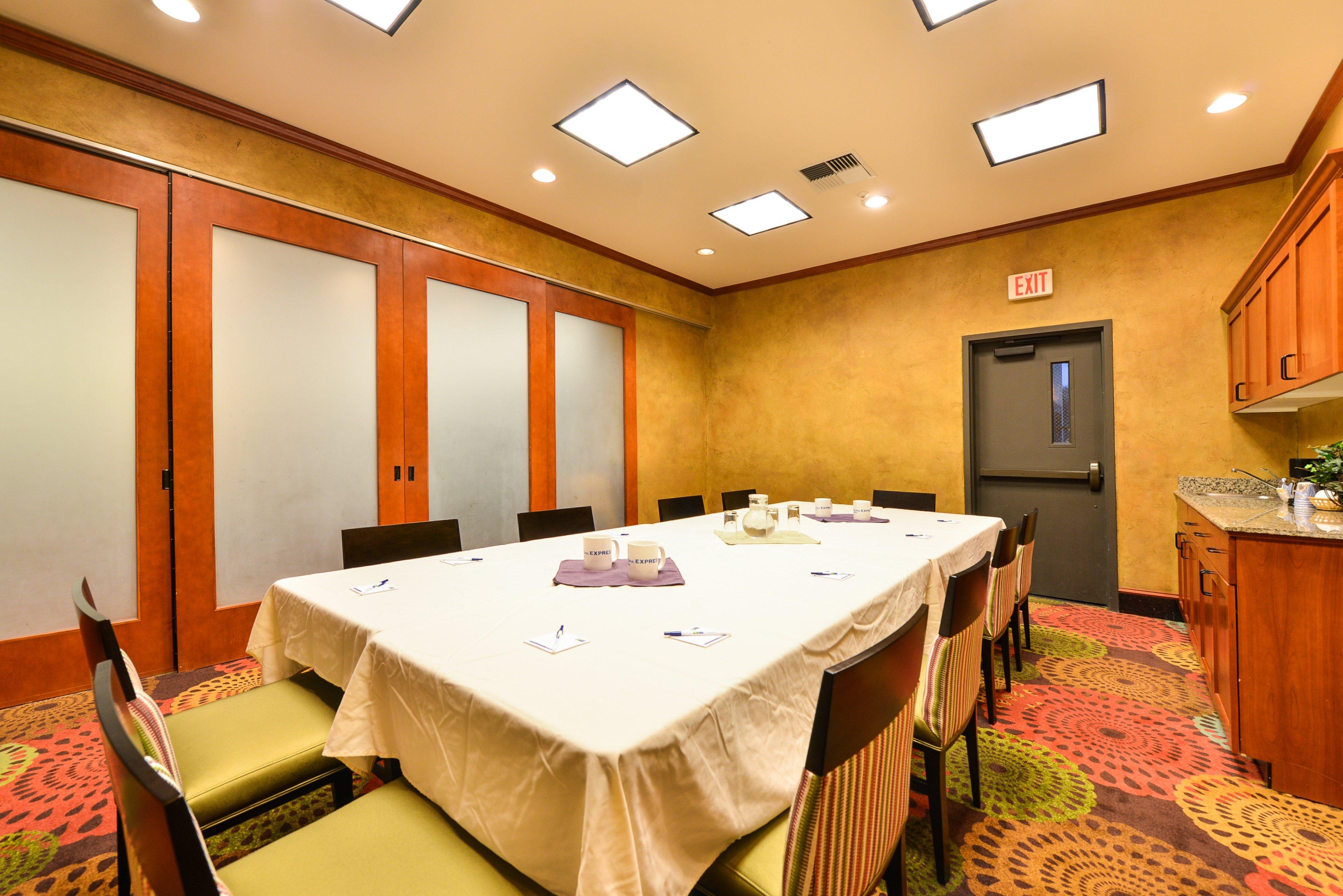 Holiday Inn Express Vancouver North By Ihg Exterior photo