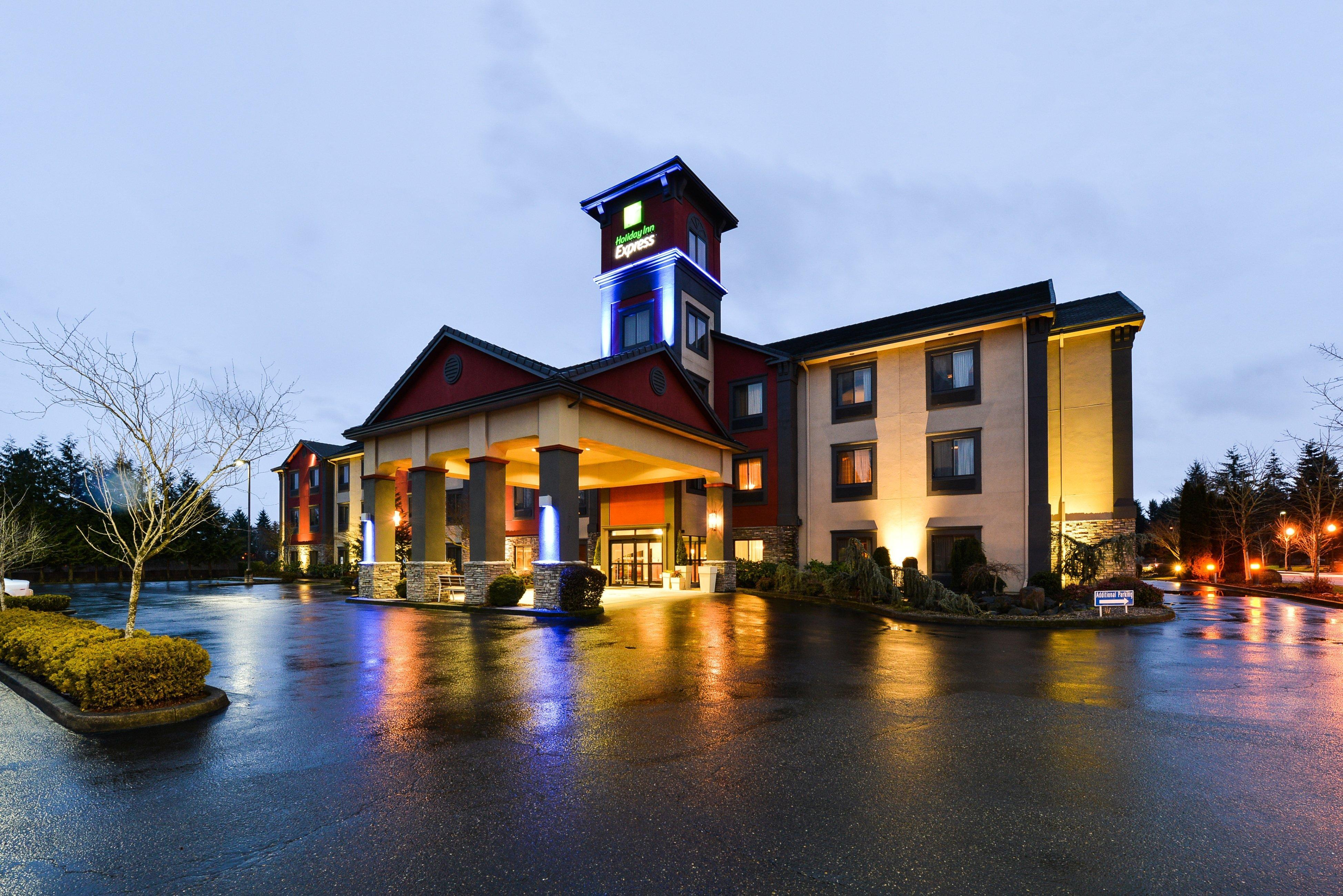 Holiday Inn Express Vancouver North By Ihg Exterior photo