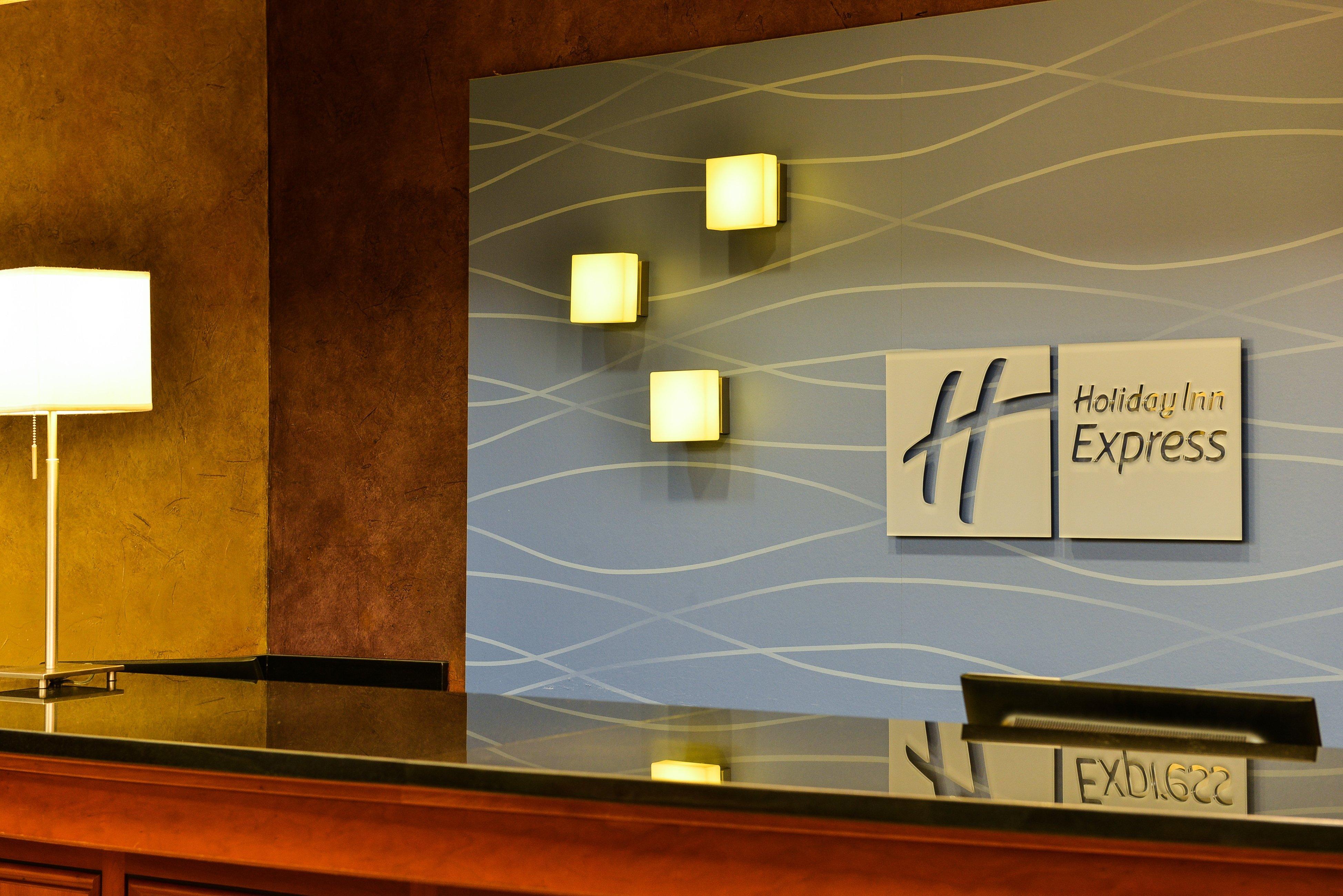 Holiday Inn Express Vancouver North By Ihg Exterior photo