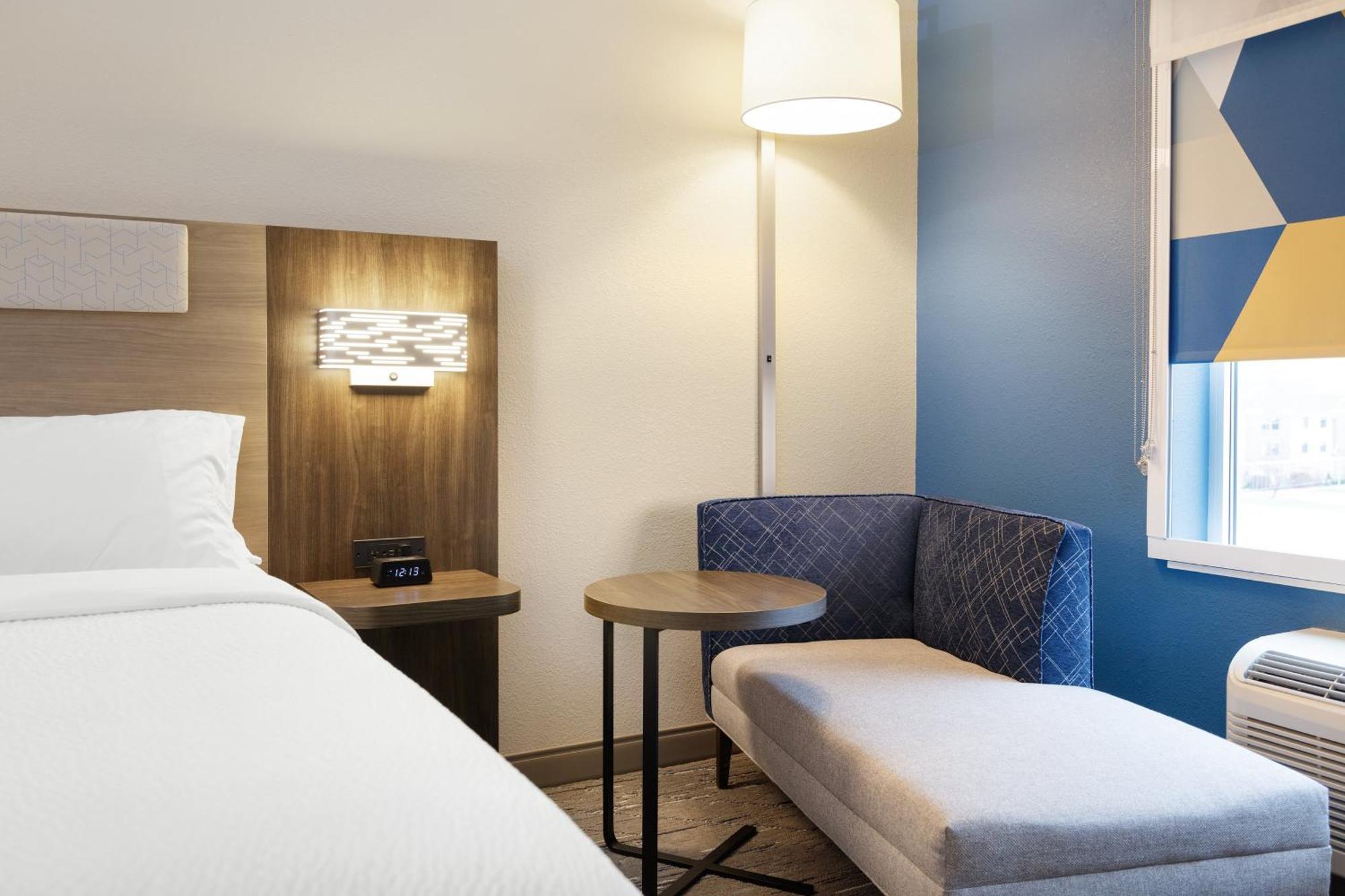 Holiday Inn Express Vancouver North By Ihg Exterior photo