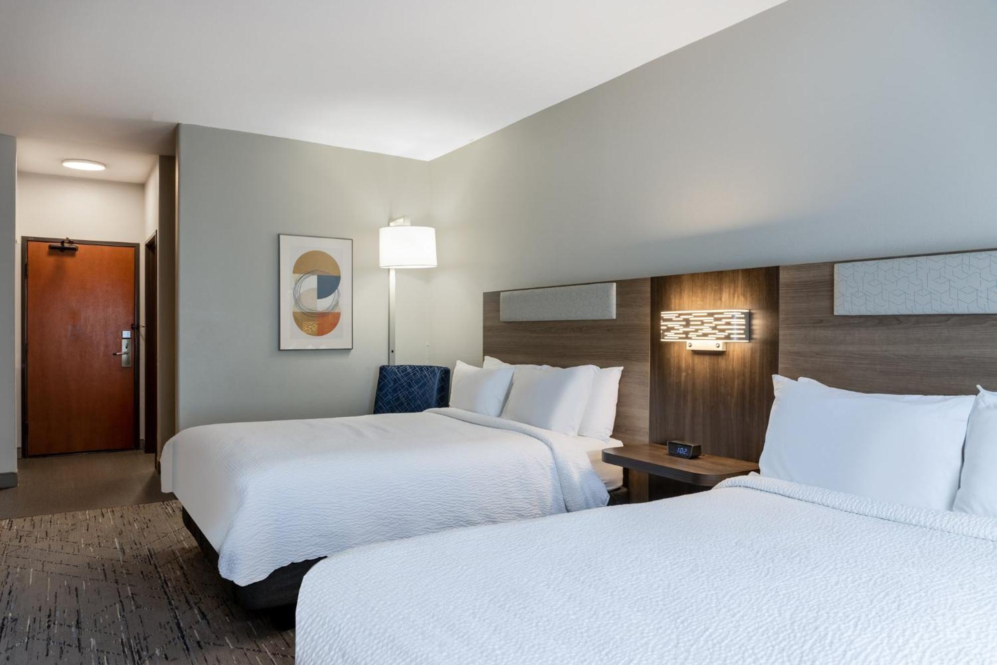 Holiday Inn Express Vancouver North By Ihg Exterior photo