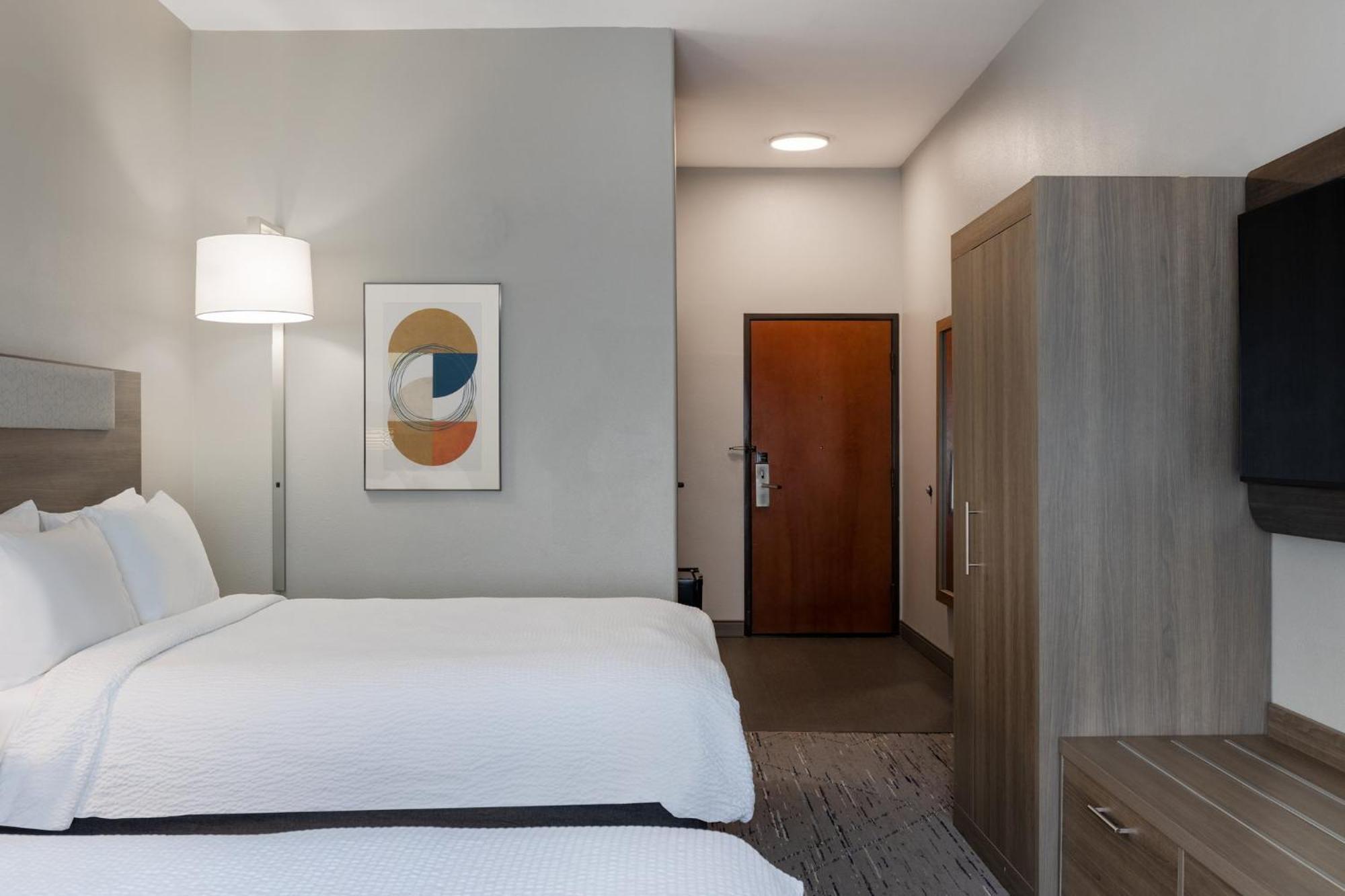 Holiday Inn Express Vancouver North By Ihg Exterior photo