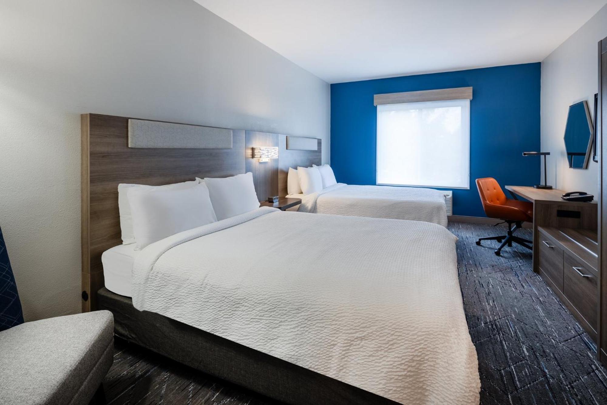 Holiday Inn Express Vancouver North By Ihg Exterior photo