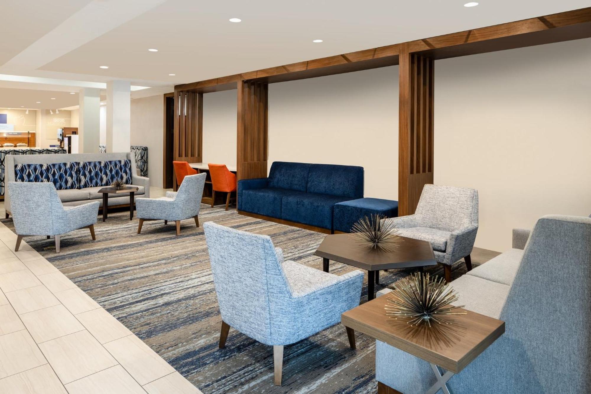 Holiday Inn Express Vancouver North By Ihg Exterior photo