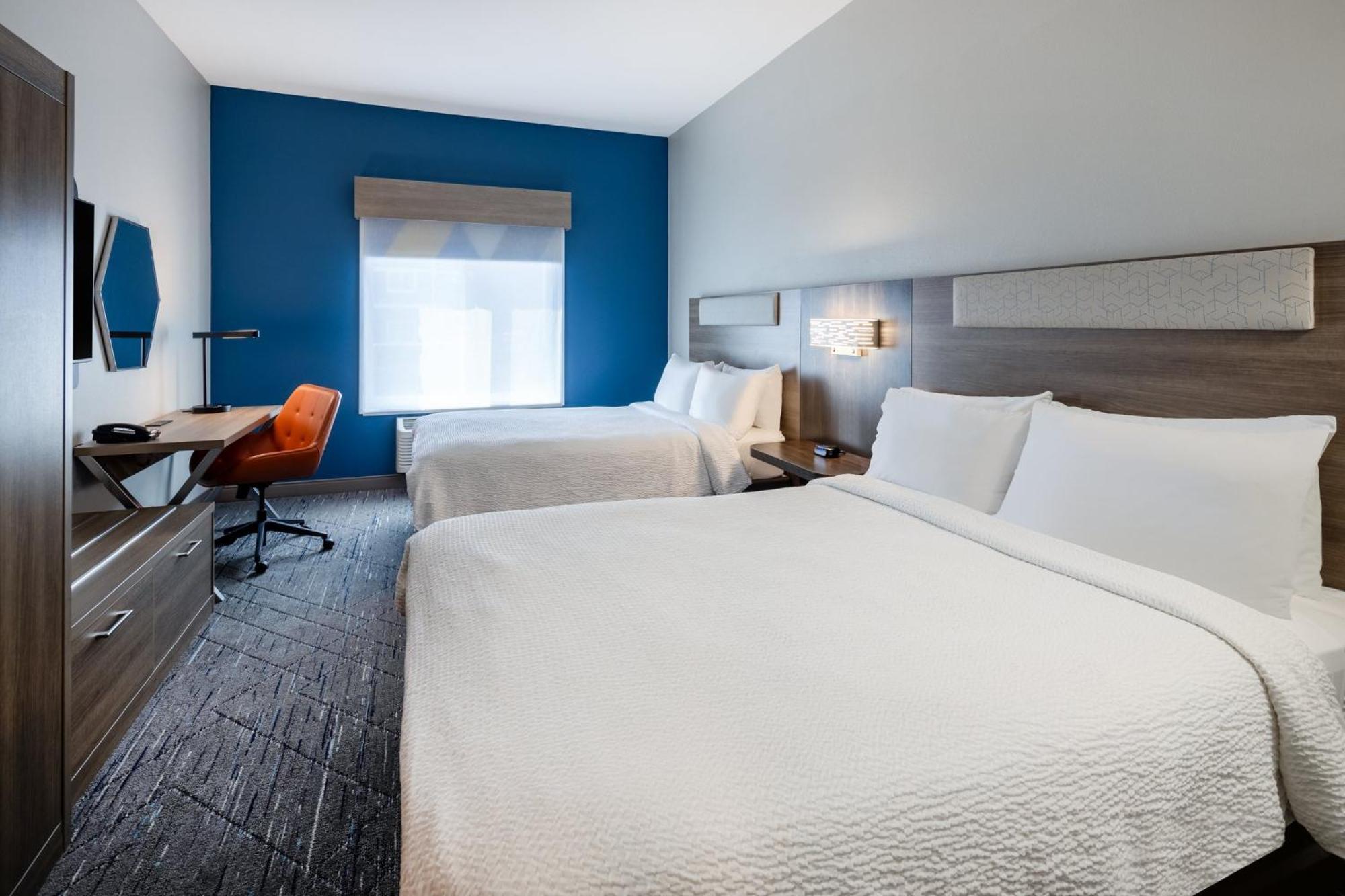 Holiday Inn Express Vancouver North By Ihg Exterior photo