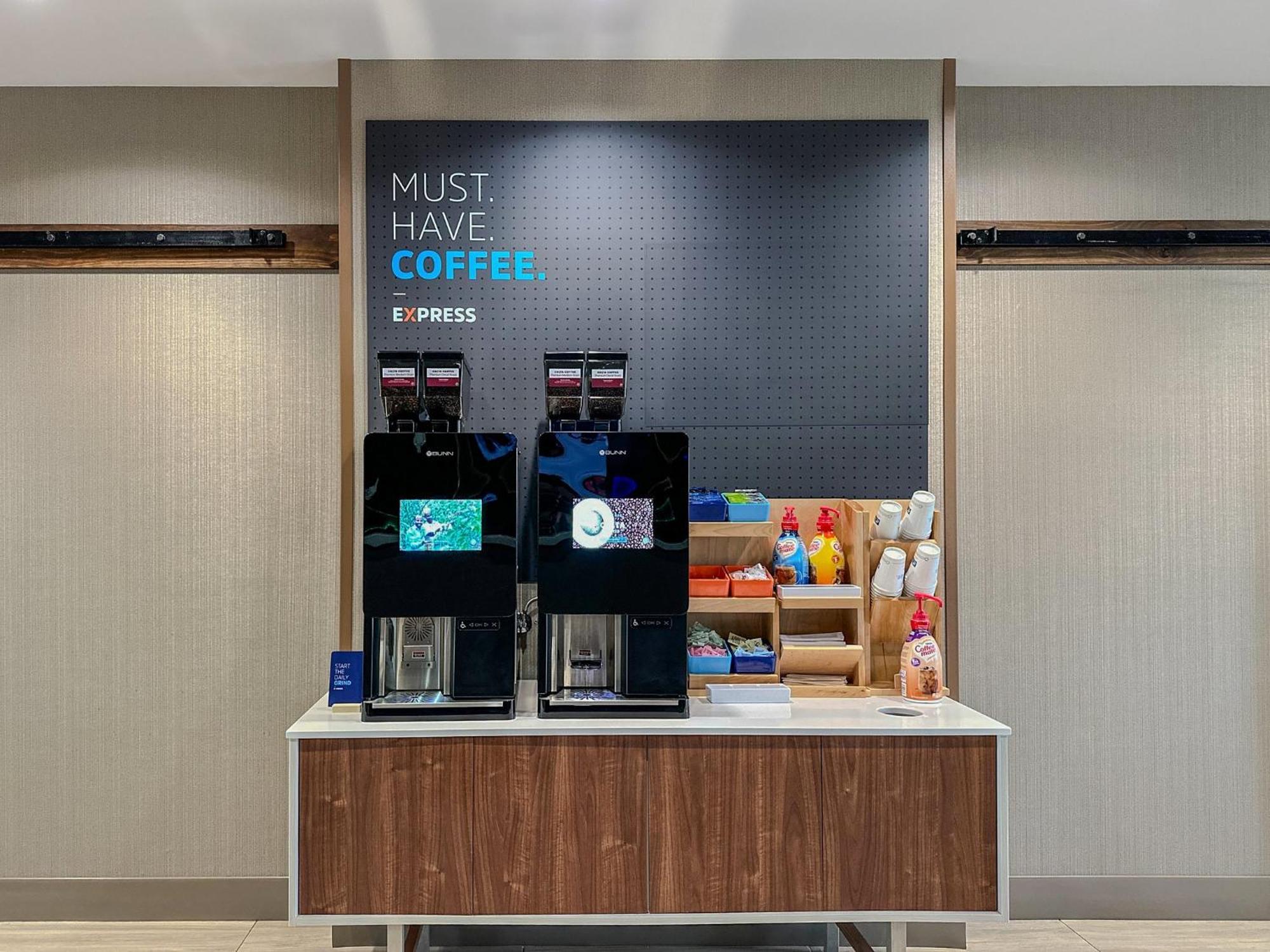 Holiday Inn Express Vancouver North By Ihg Exterior photo
