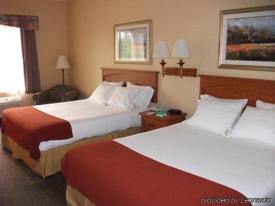 Holiday Inn Express Vancouver North By Ihg Room photo