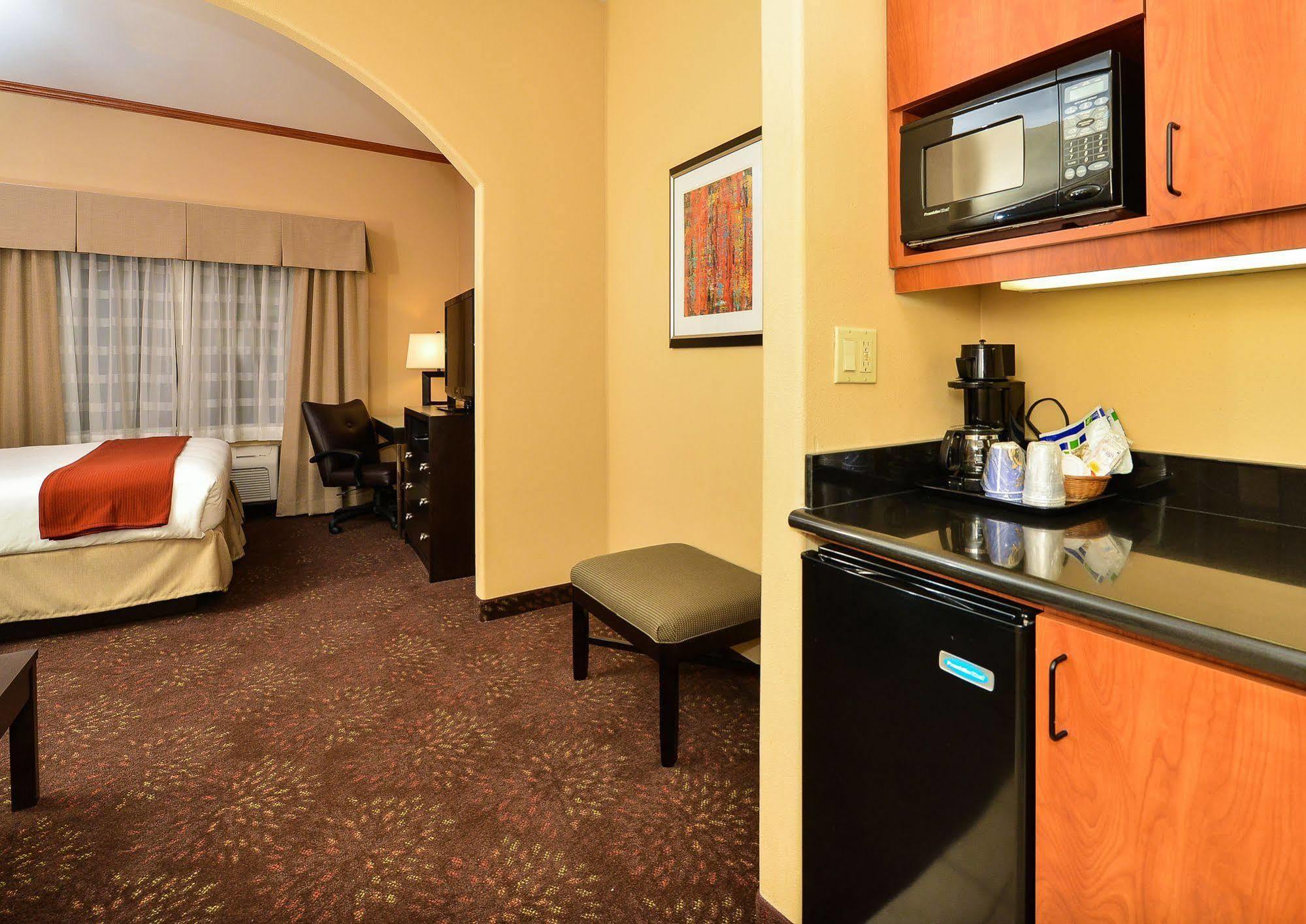 Holiday Inn Express Vancouver North By Ihg Exterior photo
